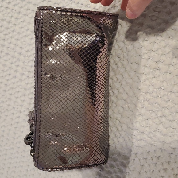 Michael Kors Ltd Edition Metallic Embossed Suede Signature Cosmetic Case NWOT - Picture 3 of 8